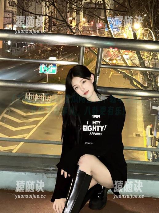 17吃瓜网官网下载苹果版：吃瓜不是事儿，八卦更有乐！