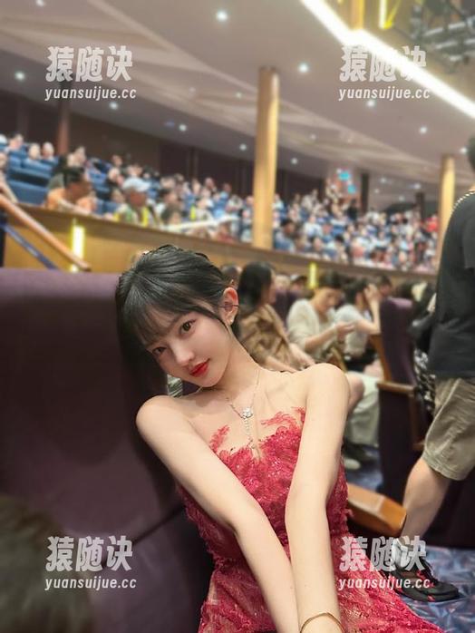 当我登录51吃瓜时，嗨！这个入口比我想象的热闹多了！