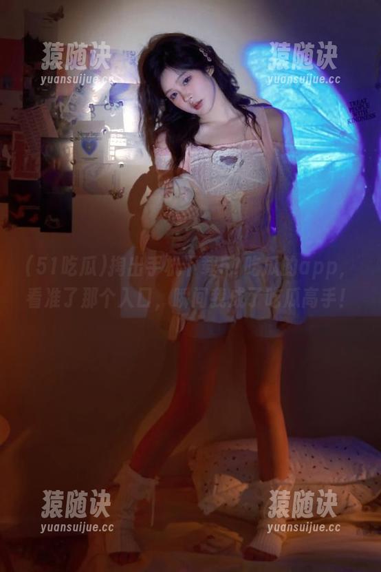 51吃瓜 掏出手机下载51吃瓜的app,看准了那个入口,瞬间我成了吃瓜高手!