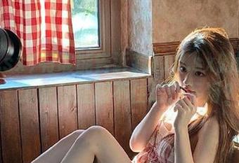 有谁能告诉我718.sx的网页上，为啥总是忍不住想往下滑？