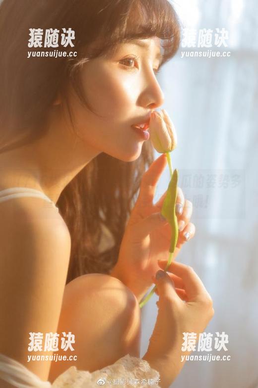 718娱乐更新：吃瓜的姿势多重要，别让瓜汁溅到你脸上哦！