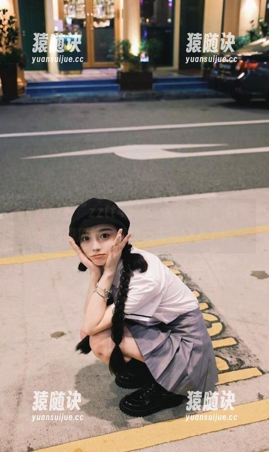看“zztt45”，永不迷路，结果偏离甜瓜地，竟跑到大马路上了！