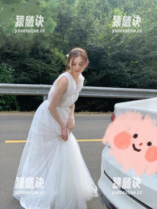 看着娜娜五一吃瓜，没想到生活也能这么刺激，哈哈！