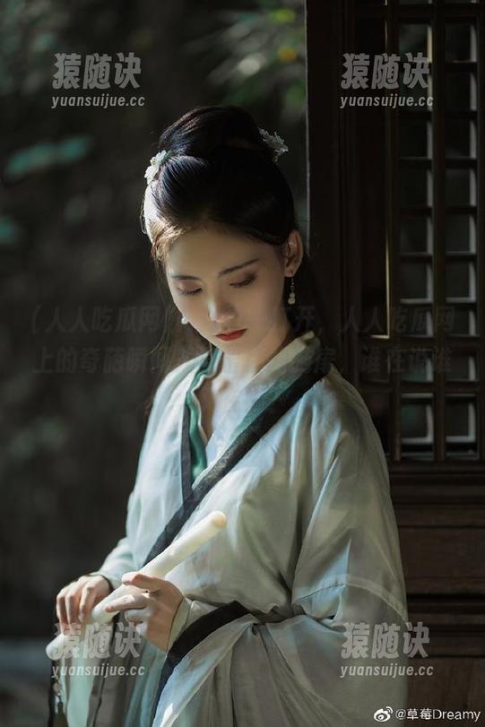 传送门一打开，人人吃瓜网上的奇葩瞬间就直击你的脑扉，谁在说谁又在撕？