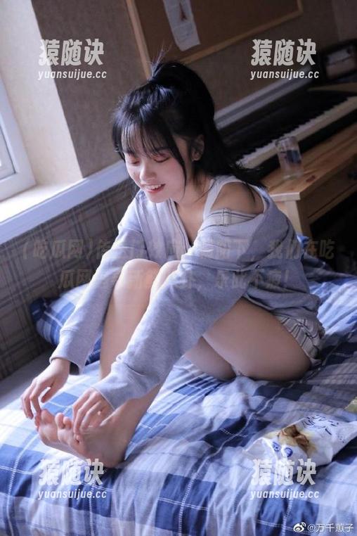 传送门效应：朝阳下，我们在吃瓜网追寻新鲜八卦，乐此不疲！