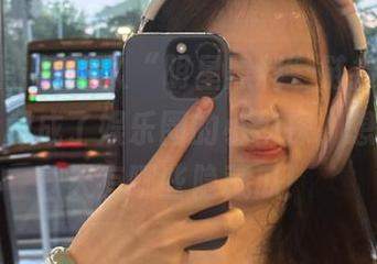 进入“明星黑料”链接，感觉自己瞬间成了娱乐圈的小侦探，想知道今天有哪些隐藏瓜！