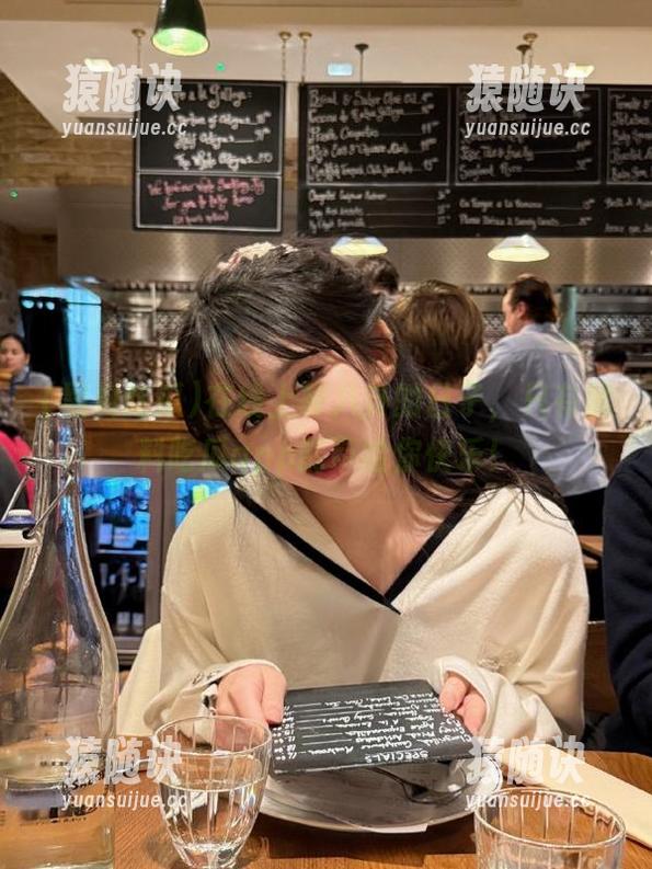 黑料吃瓜 在线上等八卦的日子,只有黑料吃瓜app能带给你快乐!