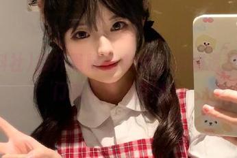 打开黑料社APP，闻闻透过传送门飘来的八卦味？