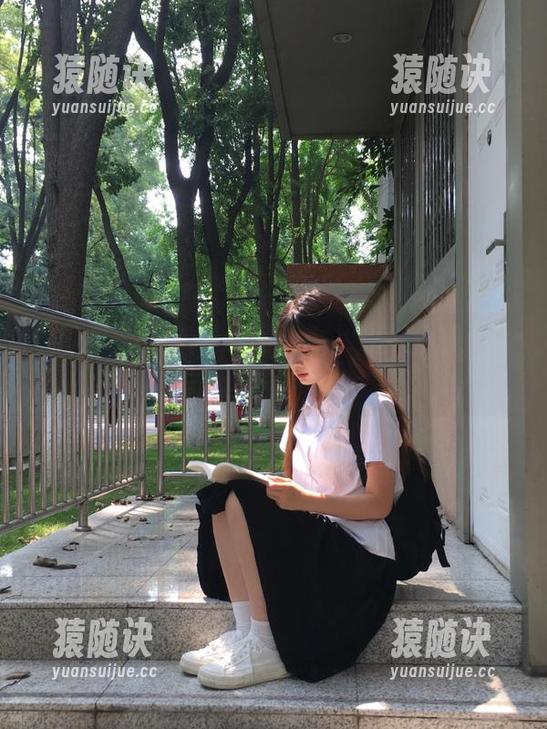 黑料社的网页，八卦流量简直爆表！