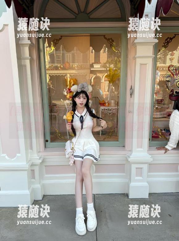 “91黑料社”下载后，你的日常就能蹭出无限黑暗风，这种感觉真妙！