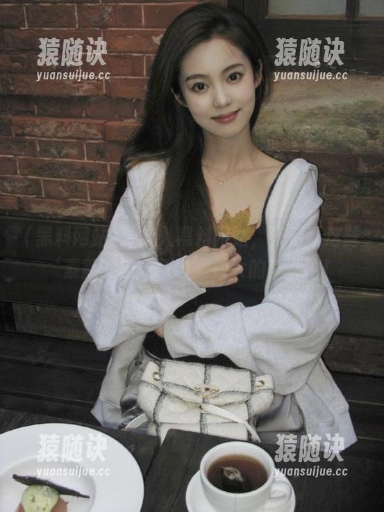 导航入黑料网站，来看看这些‘素颜’被‘致命’放大的美女吧！